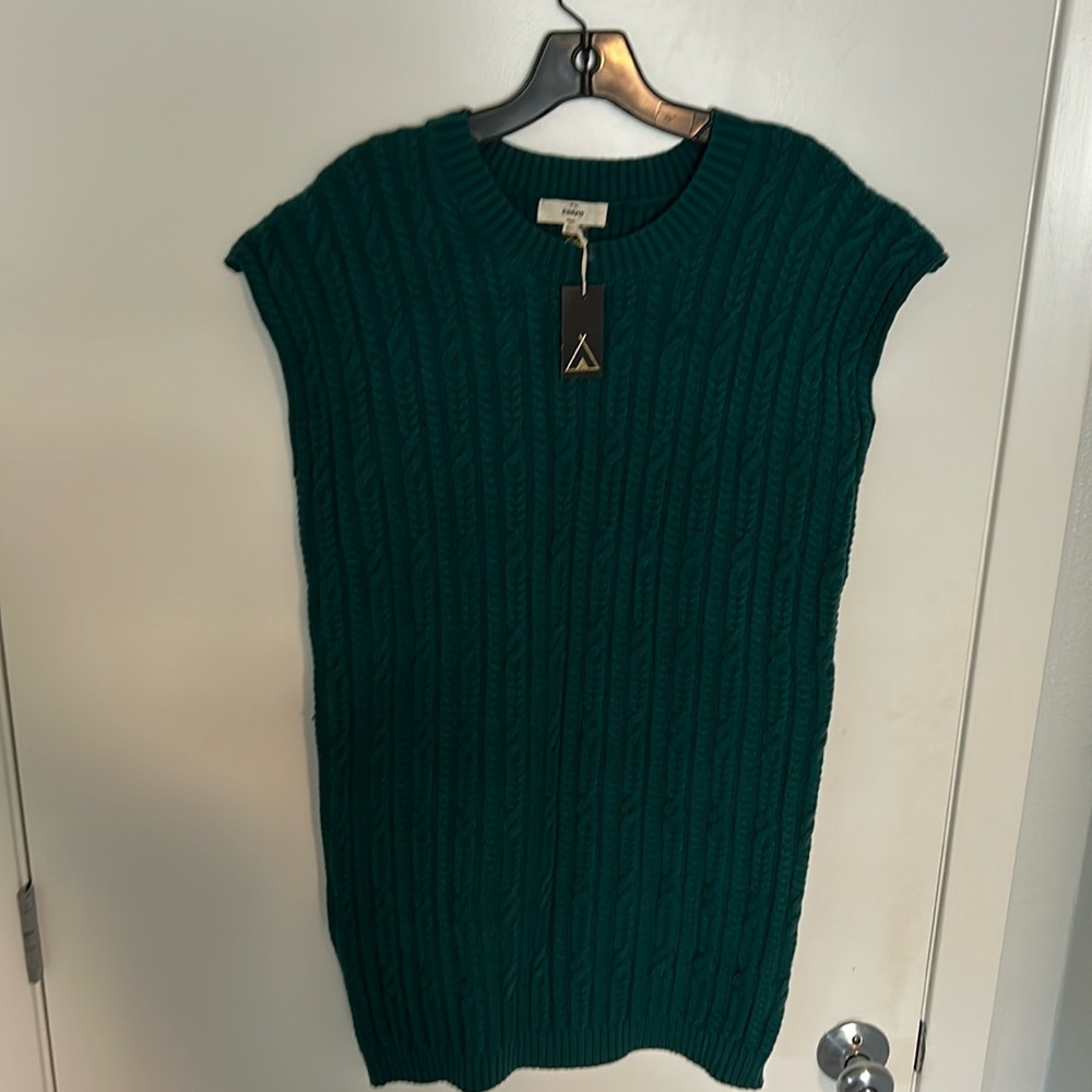 Entro size small green sweater dress/tunic. NWT